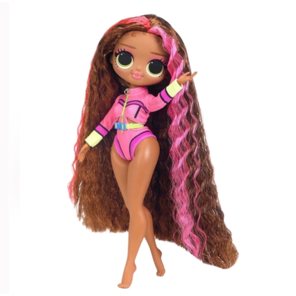 LOL Surprise OMG Doll Styling Head With Long‎ Wavy Hair Pink Swimsuit
